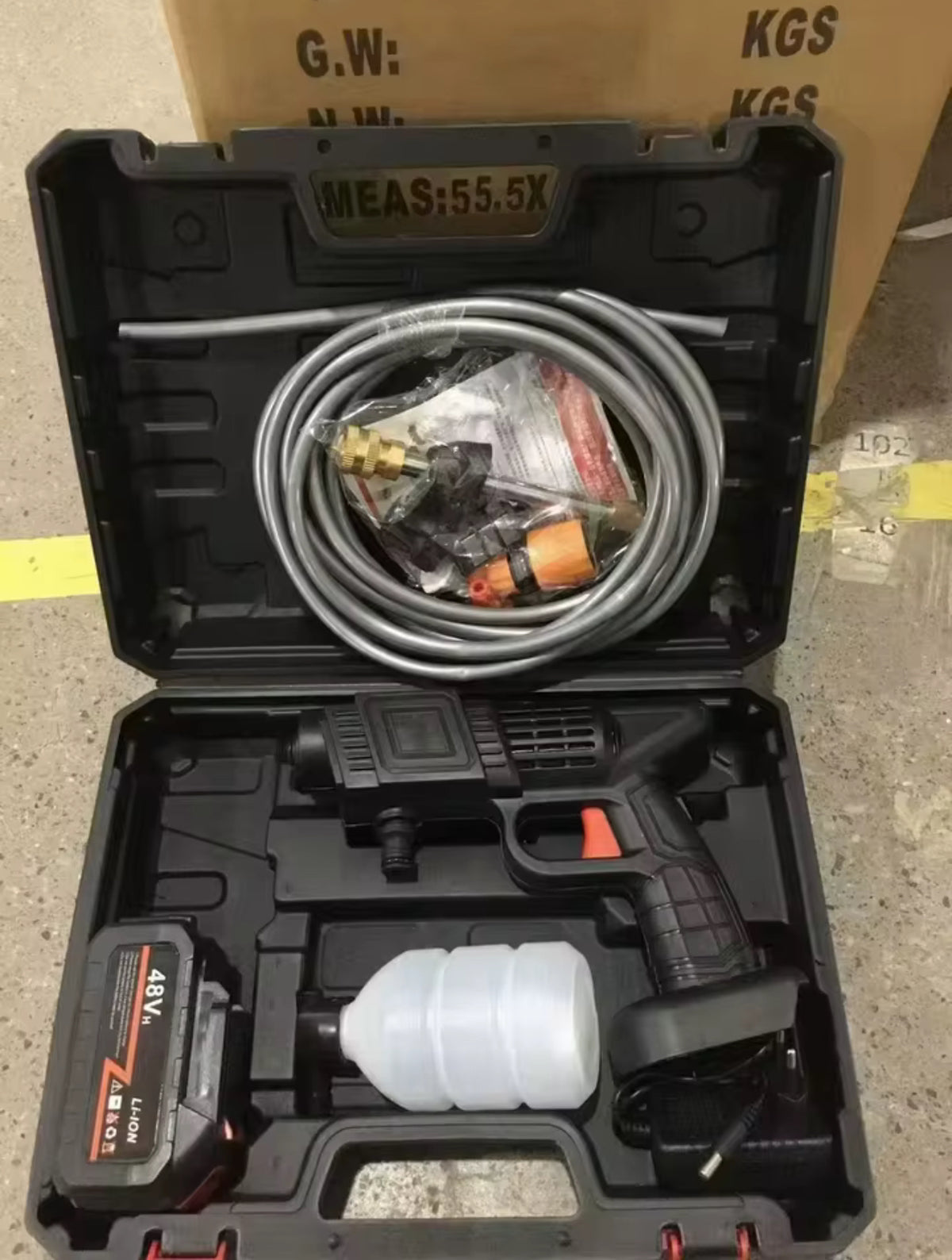 Rechargeable pressure washer gun